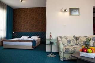 Отель Hotel Opera Plaza former City Mark hotel Варна Номер-студио Делюкс-4