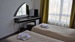 Отель Hotel Opera Plaza former City Mark hotel Варна Двухместный номер с 1 кроватью или 2 отдельными кроватями и собственной ванной комнатой-4