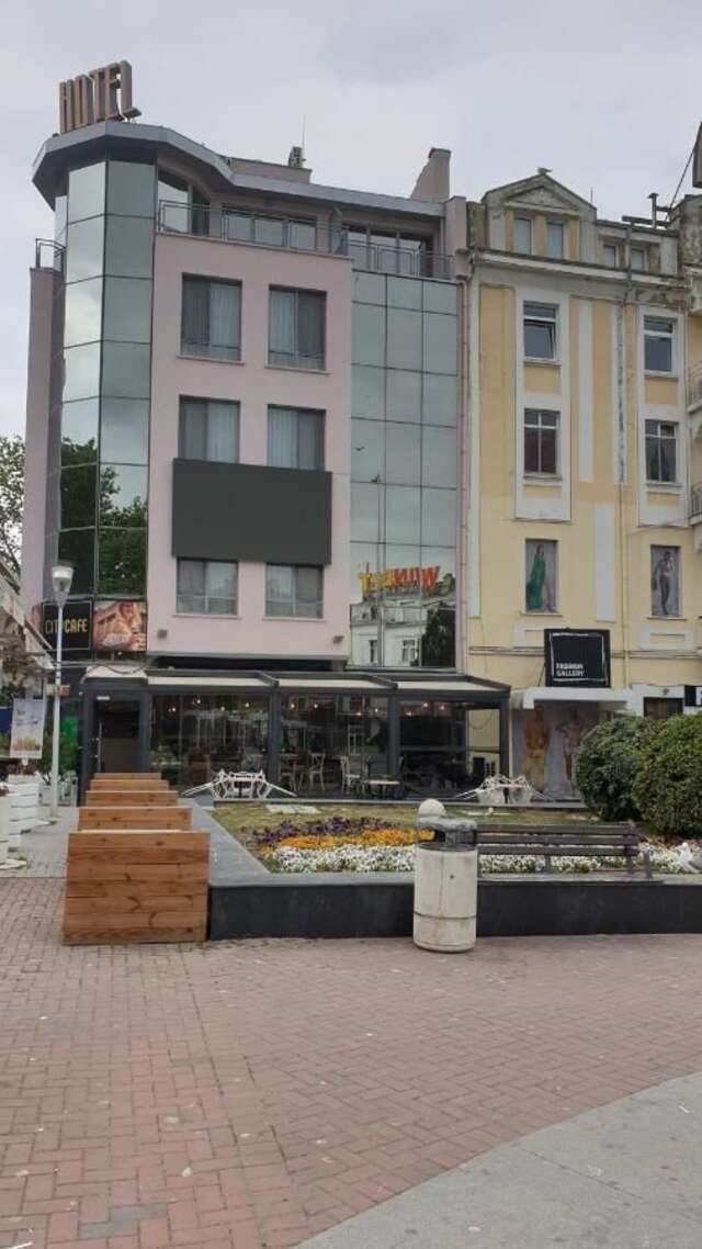 Отель Hotel Opera Plaza former City Mark hotel Варна-3
